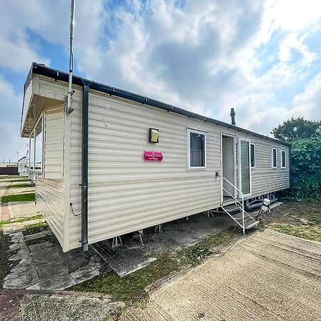 Hotel Cosy 8 Berth Caravan In Essex, Located On Seawick Holiday Park Ref 27830Sw Clacton-on-Sea Exterior foto