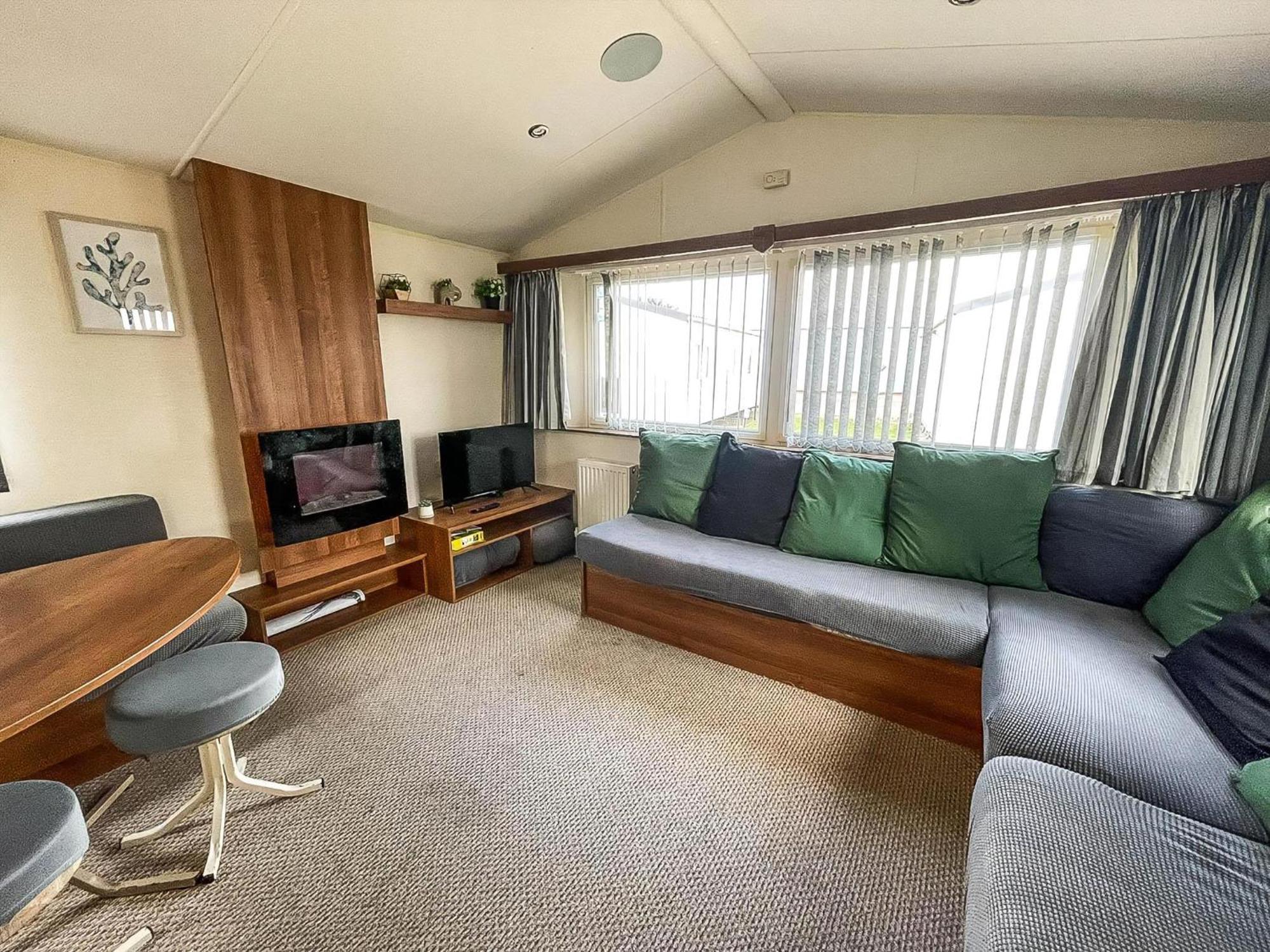 Hotel Cosy 8 Berth Caravan In Essex, Located On Seawick Holiday Park Ref 27830Sw Clacton-on-Sea Exterior foto