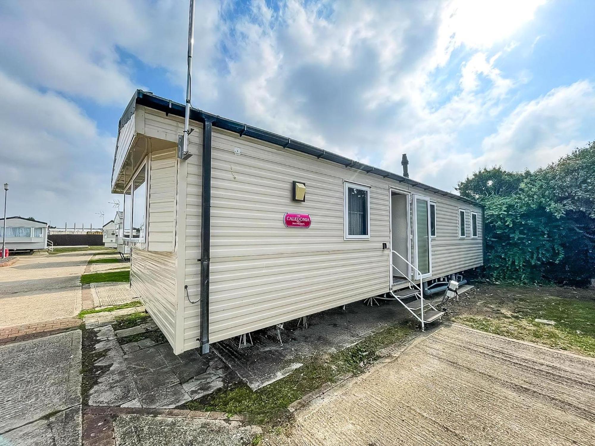 Hotel Cosy 8 Berth Caravan In Essex, Located On Seawick Holiday Park Ref 27830Sw Clacton-on-Sea Exterior foto